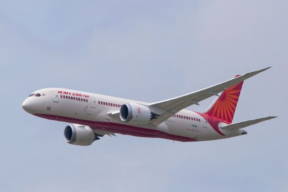 एयर इंडिया एक्सप्रेस के यात्रियों को बड़ा झटका! 80 से अधिक उड़ानें रद्द, ये बड़ी वजह आ रही सामने