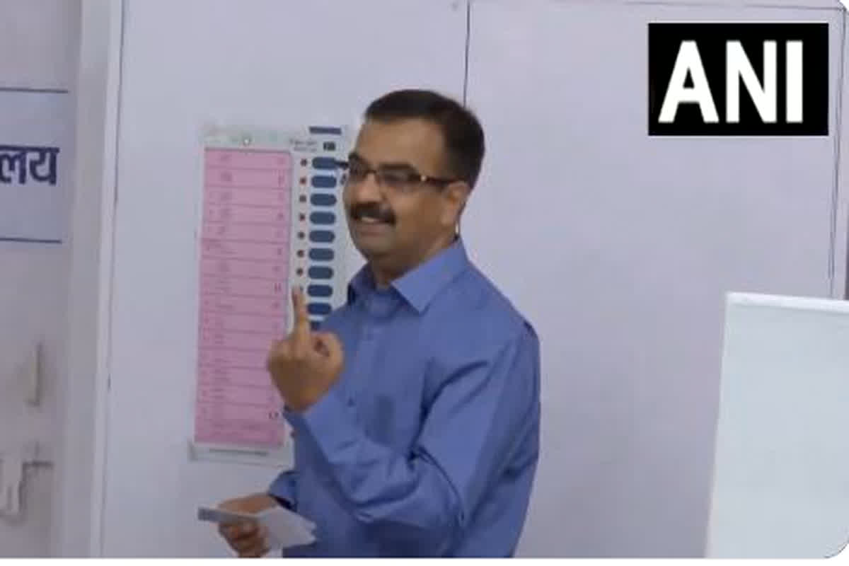 Lok Sabha Election 2024 Voting Live Update: मध्य प्रदेश मुख्य निर्वाचन पदाधिकारी अनुपम राजन ने डाला वोट