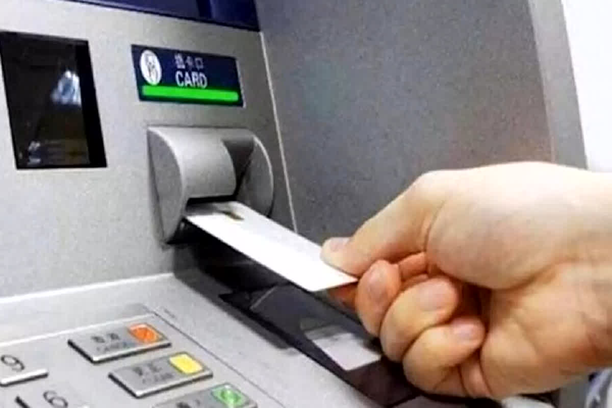 ATM Card Fraud: ATM कार्ड बदलकर ठगी करने वाला पूर्व सैनिक गिरफ्तार, ऐसे हुआ मामले का खुलासा…