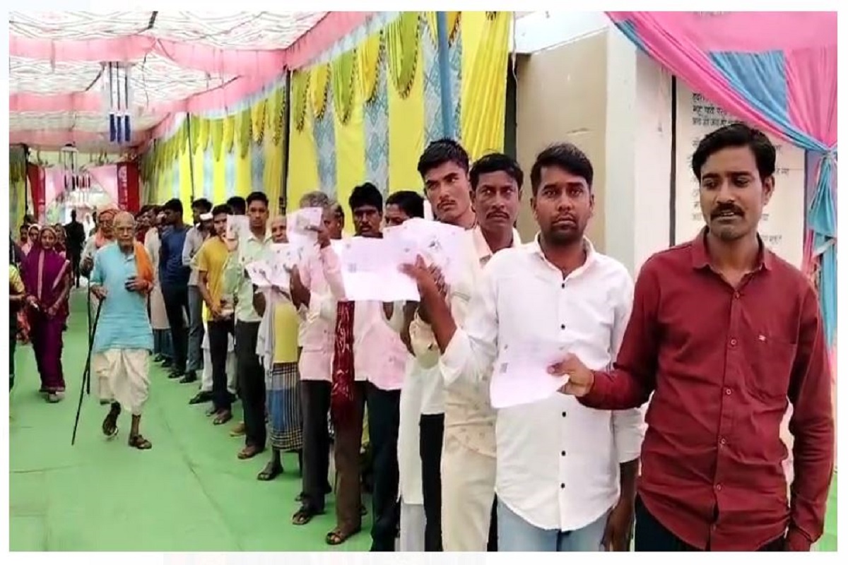 Durg lok sabha voting: Large number of people stood in line in Birnupar, bumper enthusiasm about voting