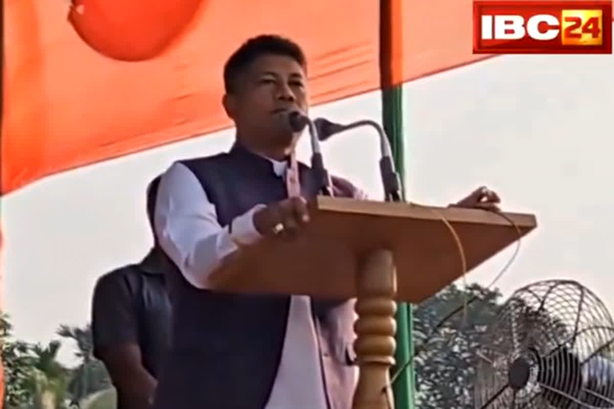 VIDEO VIRAL: भाजपा नेता ने पेश की धार्मिक सौहार्द की मिसाल, अजान की आवाज सुनते ही रोका भाषण…