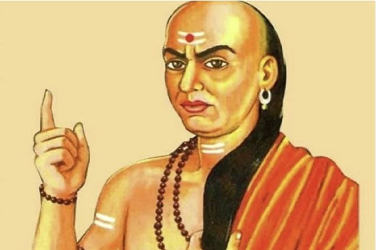 Chanakya niti in hindi: बिना किसी कारण नहीं जाएं दूसरों के घर! चाणक्य ने बताई 3 वजहें, आप भी जानें