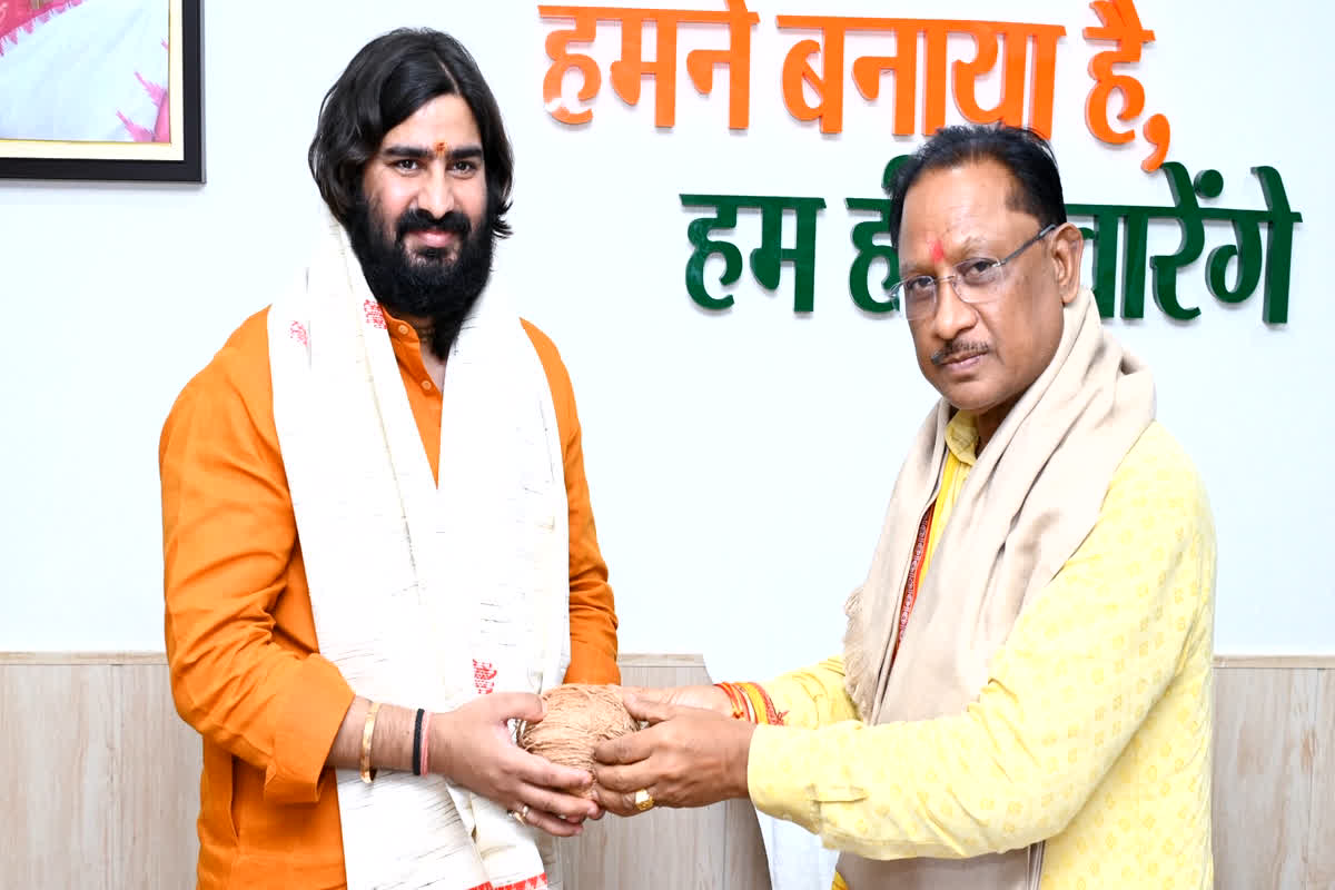 CM Vishnudeo Sai News : ‘साधु-संतों के आशीर्वाद से छत्तीसगढ़ में स्थापित कर रहे सुशासन का राज’, अवधपुरी धाम के संत से सीएम साय ने की मुलाकात