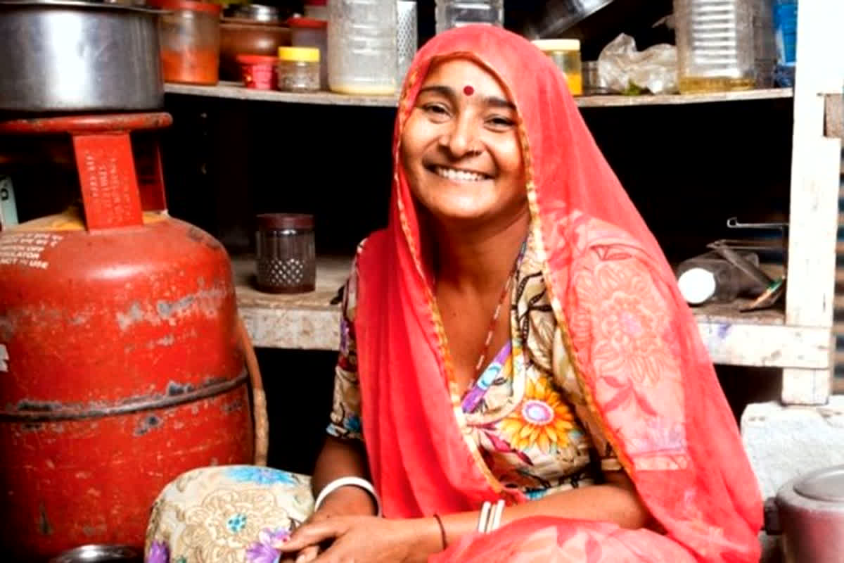 Govt Scheme For Women: महिलाएं बिना देरी किए जल्द करवा लें ये काम, वरना नहीं मिलेगा गैस सिलेंडर…