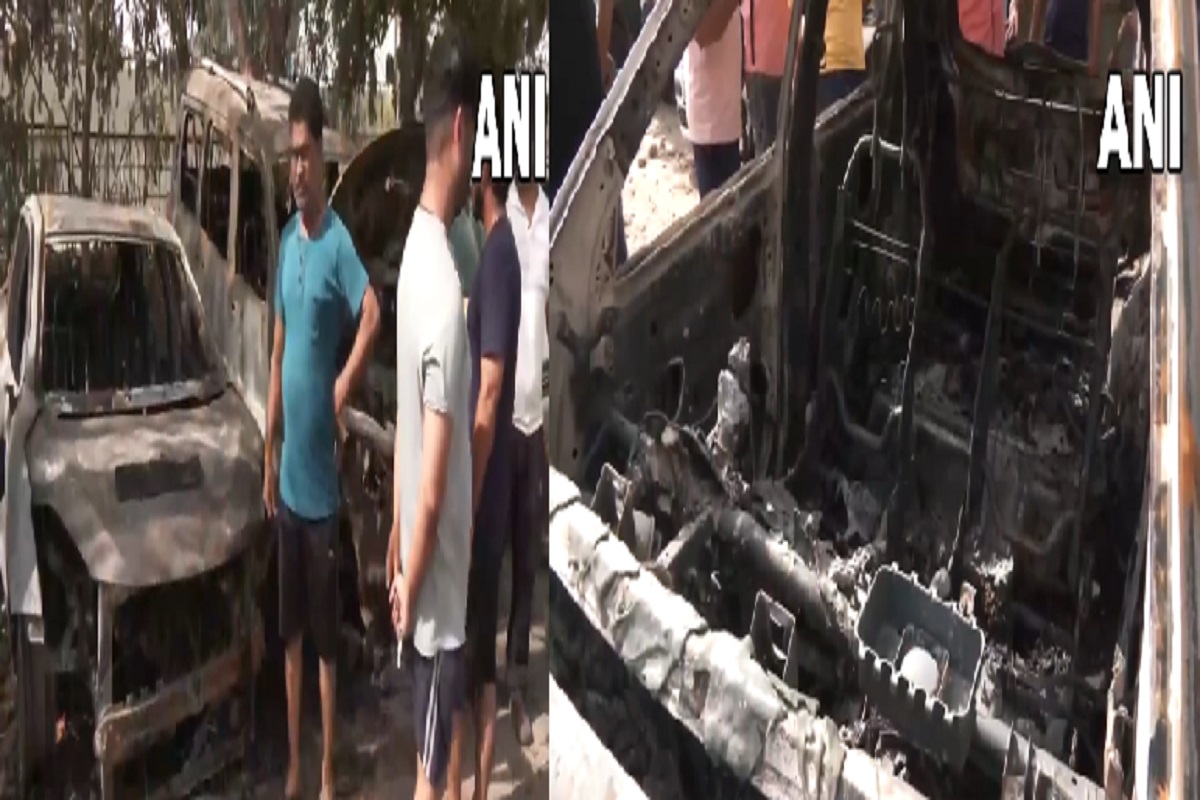 Delhi Fire News: पार्किंग में खड़े वाहनों में लगी भीषण आग, एक साथ जलकर खाक हुई दर्जनों गाड़ियां…