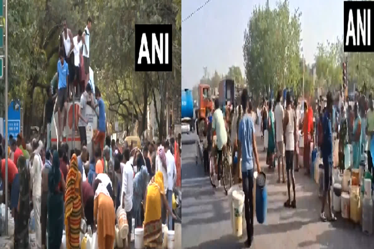Delhi Water Crisis: पानी के लिए मचा हाहाकार, कोई टैंकर पर चढ़ा तो कोई कतार में खड़ा, एक-एक बूंद के लिए तरसे लोग