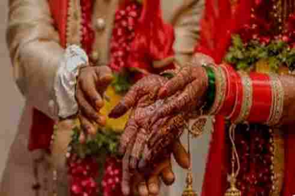 शादी के 10 दिन बाद भी ऐसा करने राजी नहीं हुआ दूल्हा, थाने पहुंची दुल्हन ने अधिकारियों को बता दी सारी बात