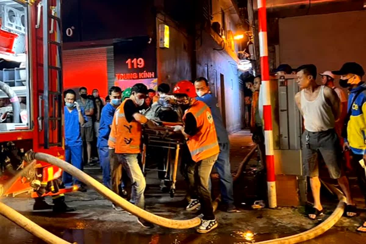 Fire in Vietnam: बड़ा हादसा! अपार्टमेंट बिल्डिंग में आग लगने से 14 लोगों की मौत, छह अन्य घायल…