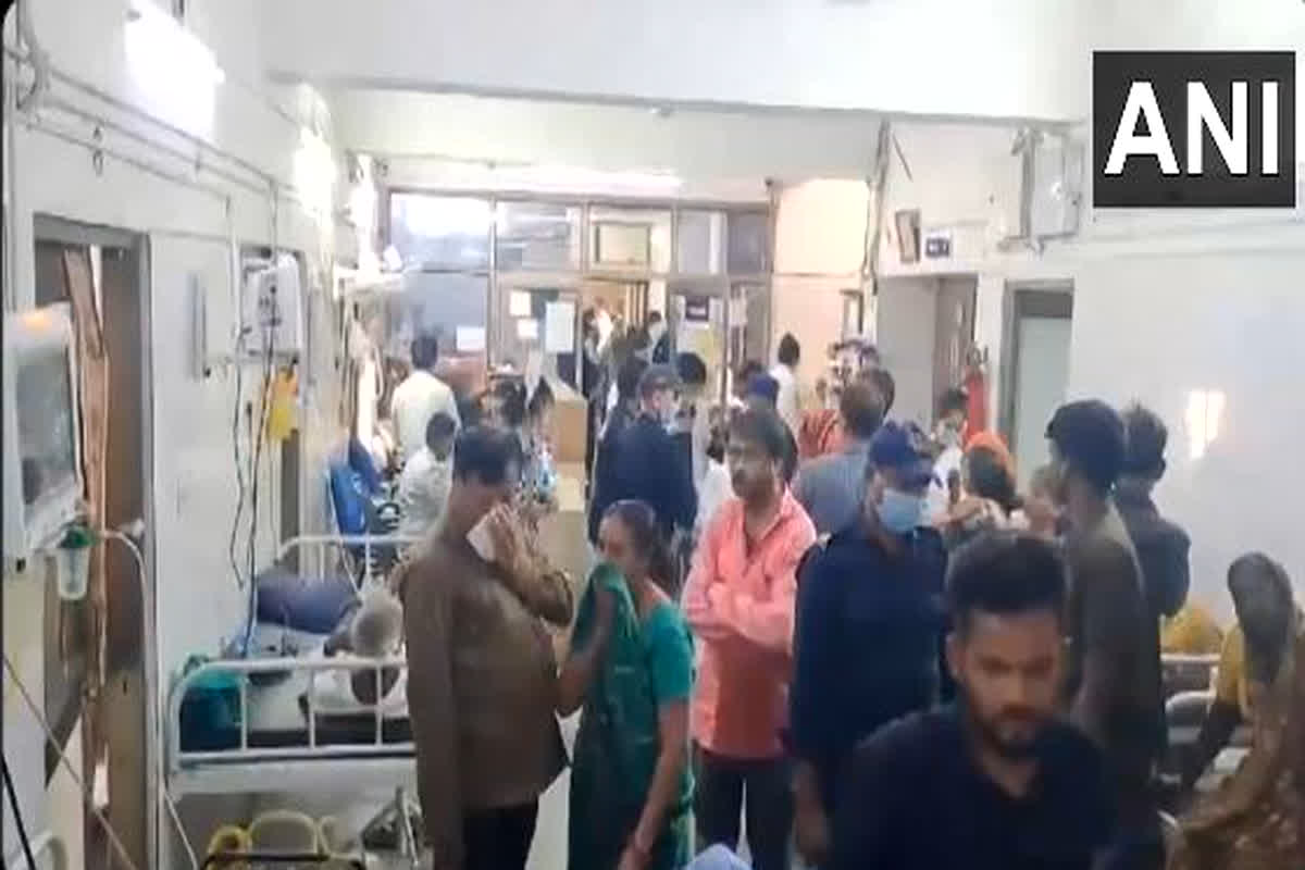 Cylinder Explosion Gujarat : कबाड़ी की दूकान में फटा सिलेंडर, 89 लोगों को ले जाया गया अस्पताल, इलाके में मची अफरा-तफरी