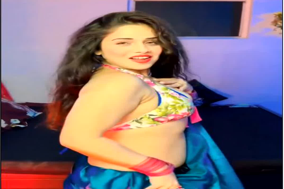 Indian Bhabhi Sexy Video : Indian Bhabhi का ये अवतार उड़ा देगा आपके होश, सेक्सी वीडियो देख मचल उठेगा आपका भी दिल