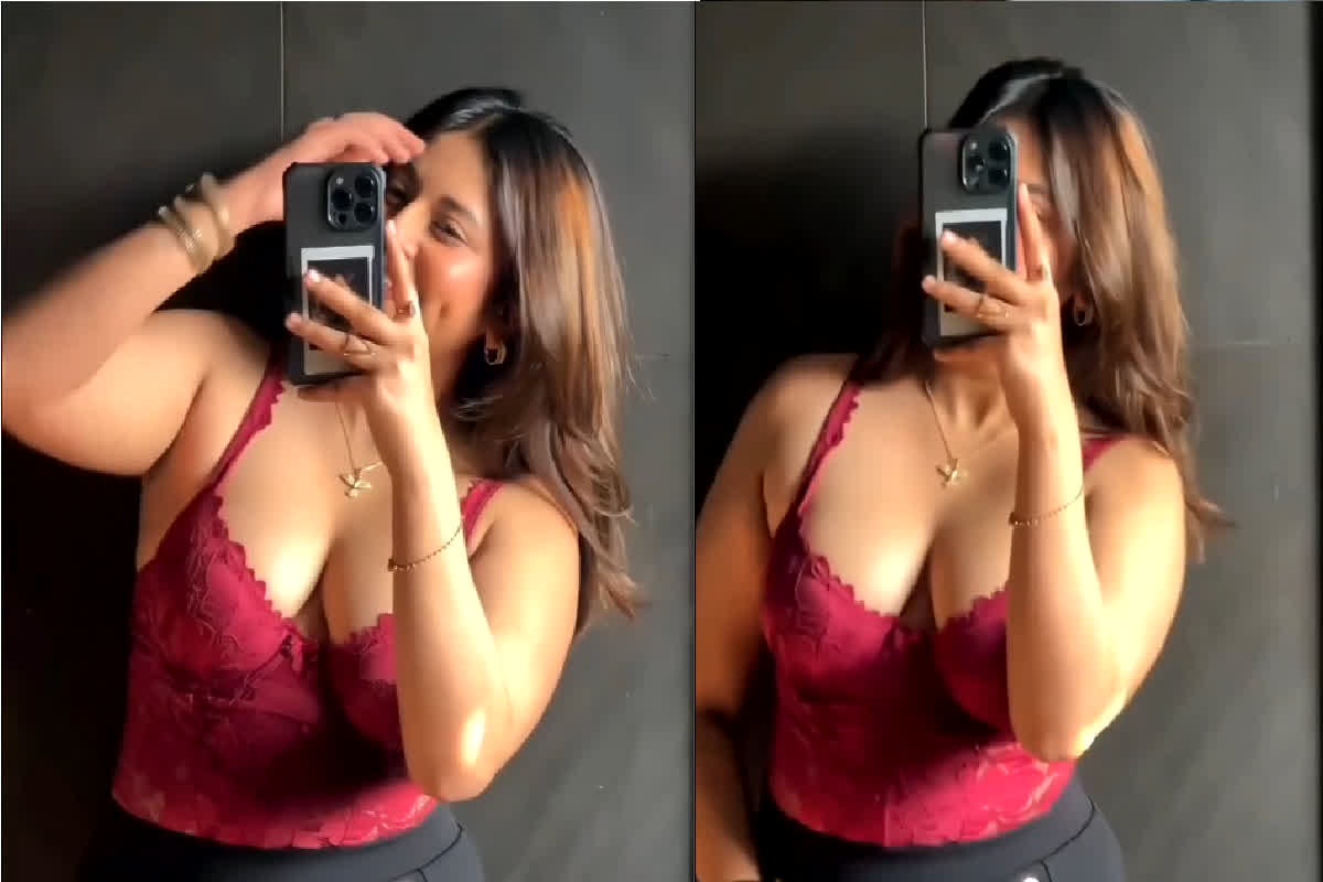 Indian Bhabhi Sexy Video : Indian Bhabhi ने बिना ब्रा के कैमरे के सामने दिए जानलेवा पोज, सेक्सी वीडियो देख मचल जाएगा आपका दिल