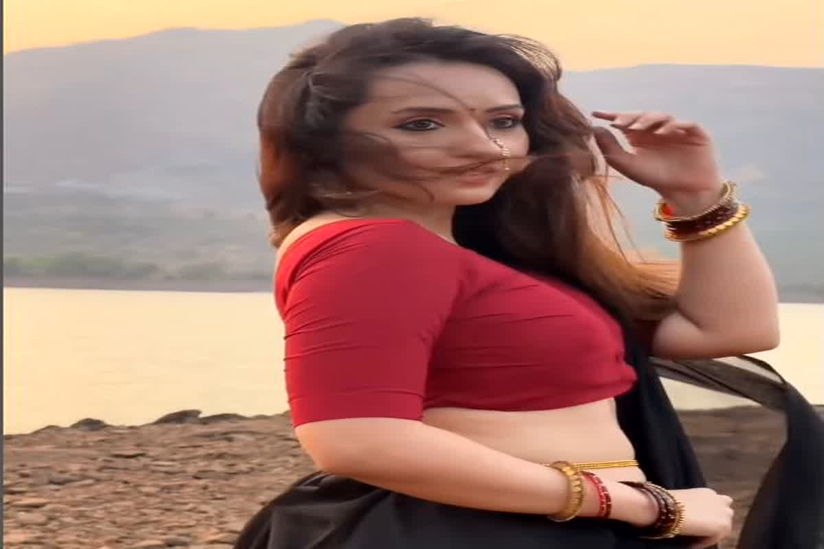 Indian Bhabhi Sexy Video : Indian Bhabhi ने पार की बोल्डनेस की हद, वायरल हुआ सेक्सी वीडियो