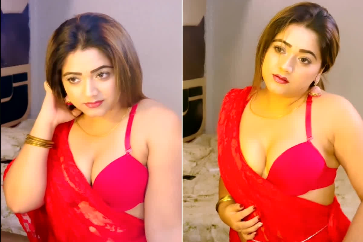 Indian Bhabhi Sexy Video : Indian Bhabhi ने पिंक ब्रा में दिए किलर पोज, सेक्सी वीडियो देख आप भी हो जाएंगे मदहोश