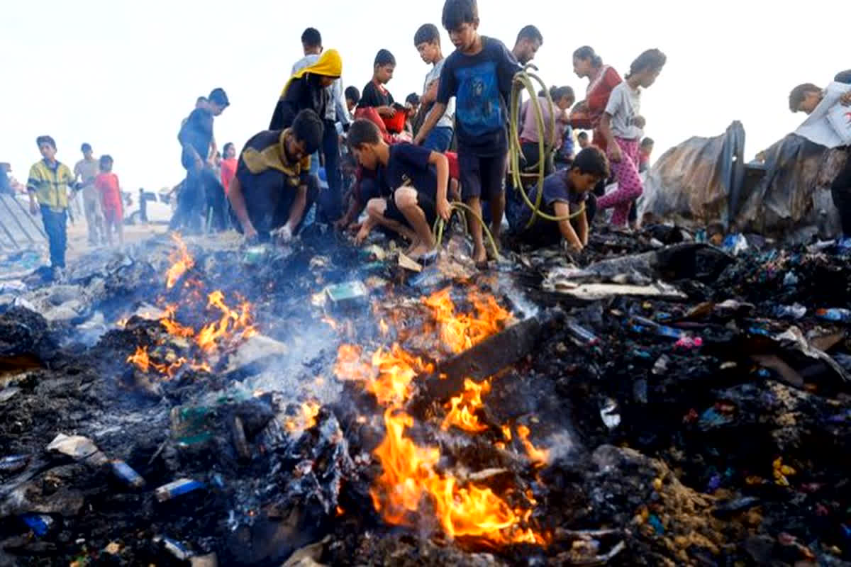 Israel Hamas War Update: इजरायल ने राफा पर बरसाए अनगिनत बम, हवाई हमले में 37 नागरिकों की मौत…
