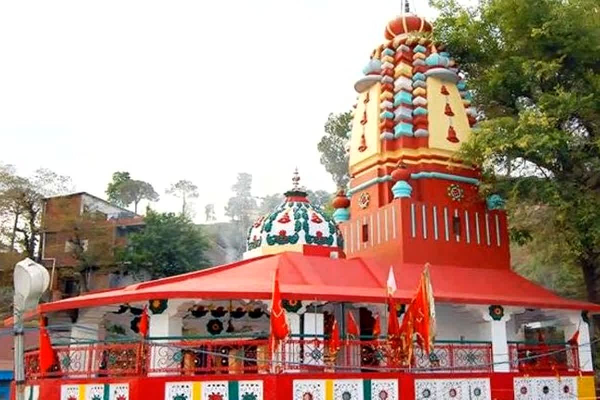 Political Bhajan: मंदिर में चलाया गया ‘राजनीतिक भजन’, बीजेपी कार्यकर्ताओं के खिलाफ मामला दर्ज…