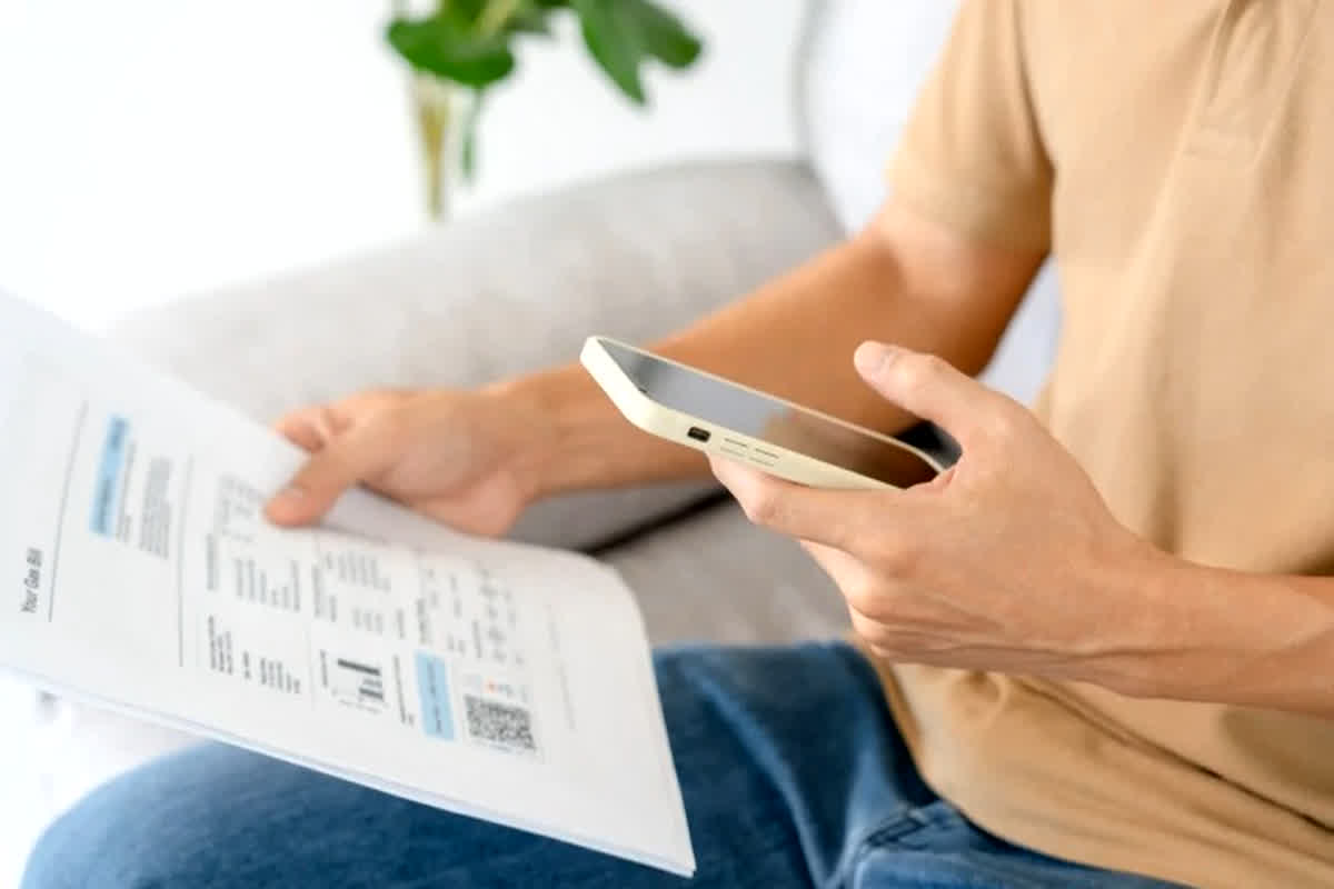 Mobile Phone Bills: चुनाव के बाद मोबाइल यूजर्स को लगने जा रहा जोरदार झटका! रिचार्ज के लिए देने होंगे ज्यादा पैसे