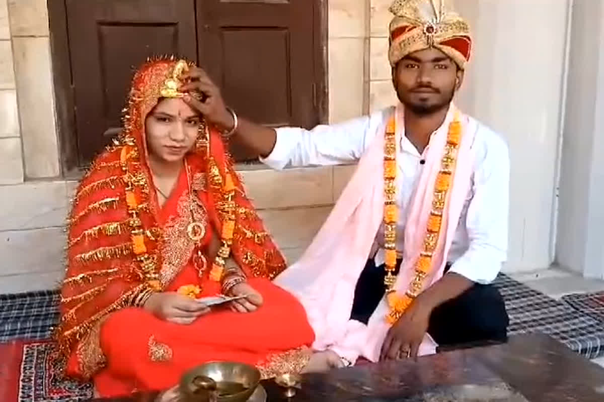 Moradabad Love Story: मोहब्बत में फिर टूटी मजहब की दीवार! शिफा ने हिंदू धर्म अपनाकर प्रेमी संग लिए सात फेरे…