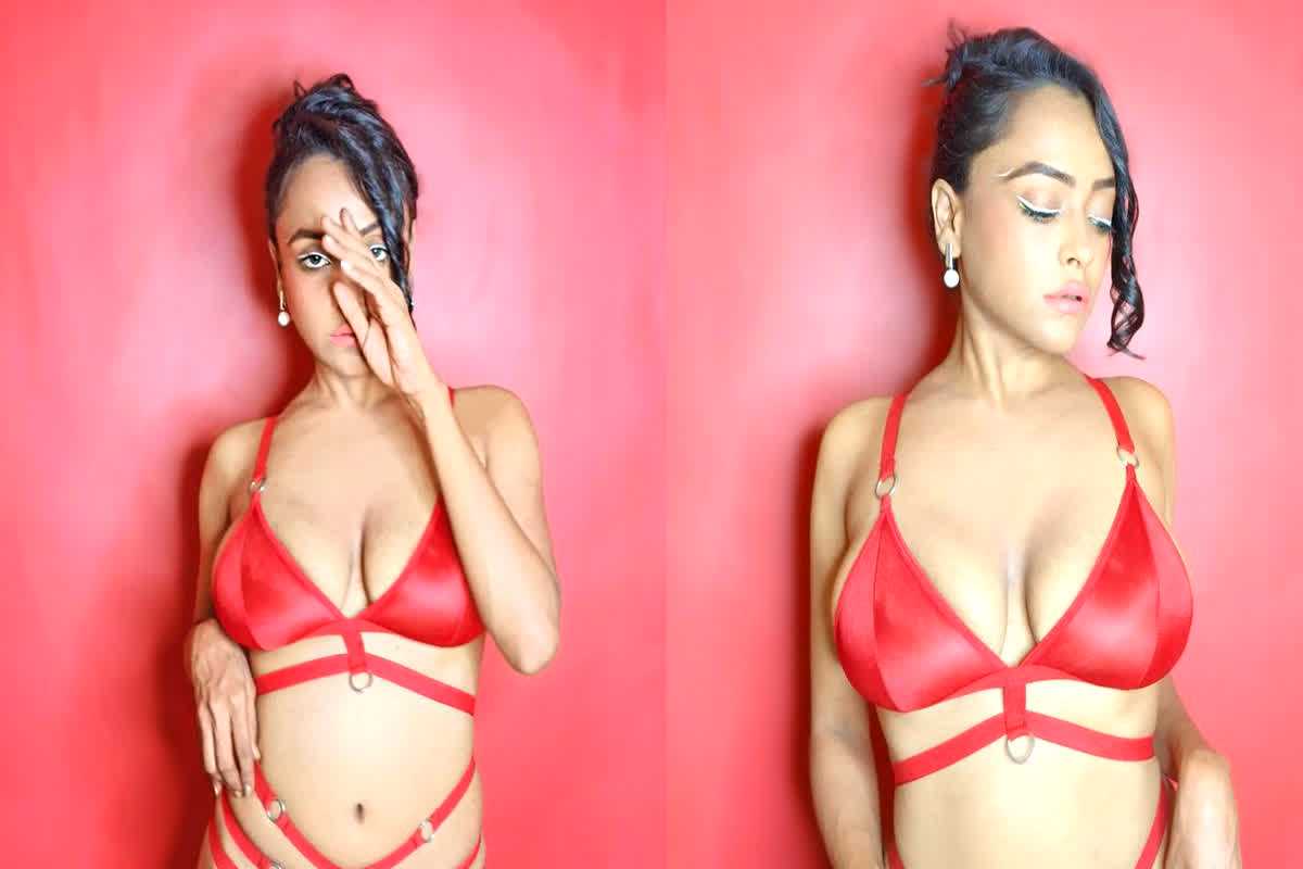 Ullu App Actress Sexy Video: कैमरे के सामने उल्लू एप की हसीना ने पार की सारी हदें, रेड बिकनी में उड़ाए फैंस के होश