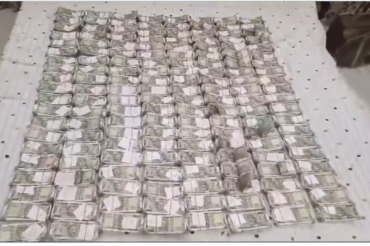 पीएचई इंजीनियर जयंत गोस्वामी के घर से बरामद हुए 80 लाख कैश, एसीबी की टीम ने की कार्रवाई