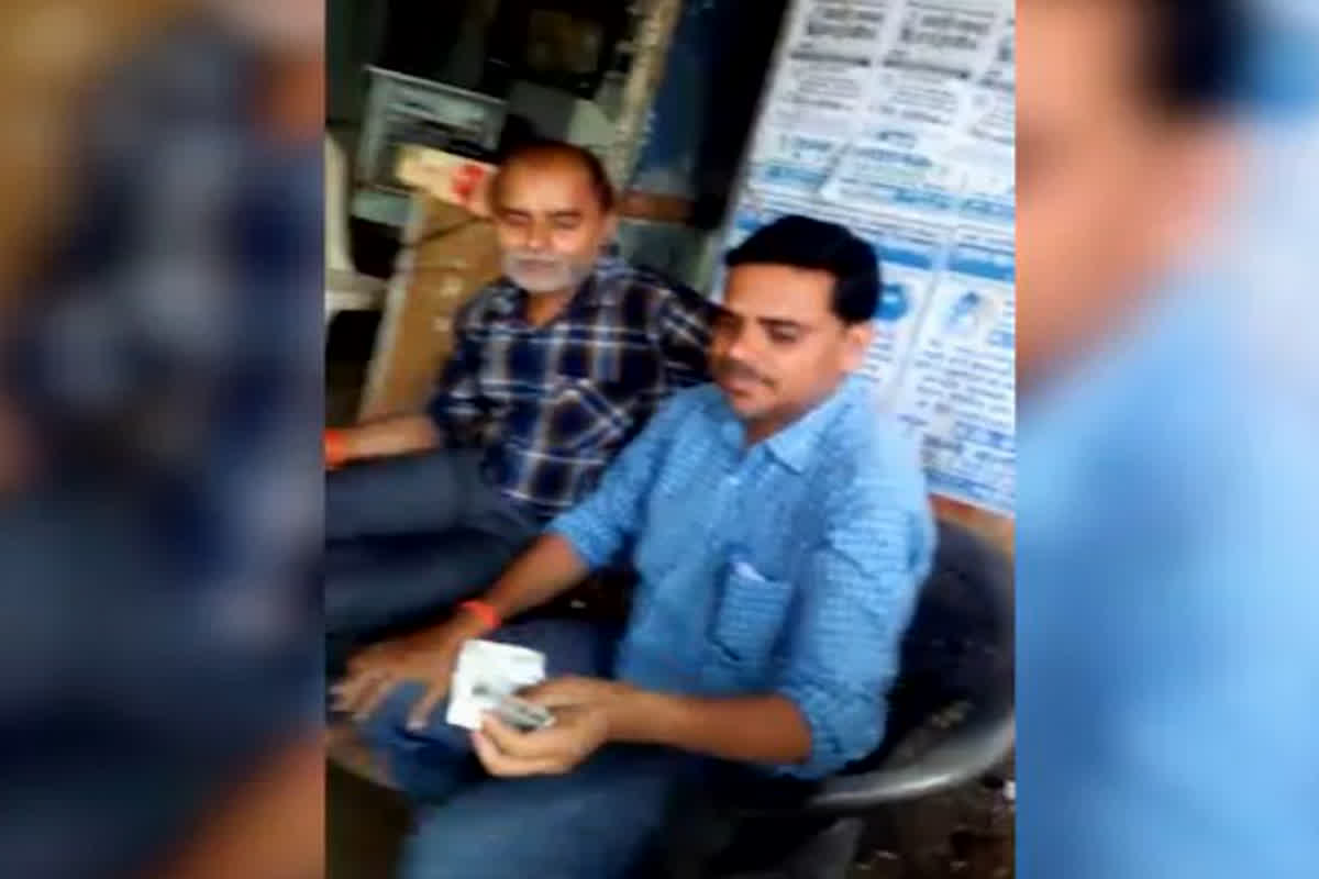 Chhatarpur News: लोकायुक्त पुलिस की फिर बड़ी कार्रवाई, रंगे हाथों दबोचा गया रिश्वतखोर पटवारी, VIDEO Viral