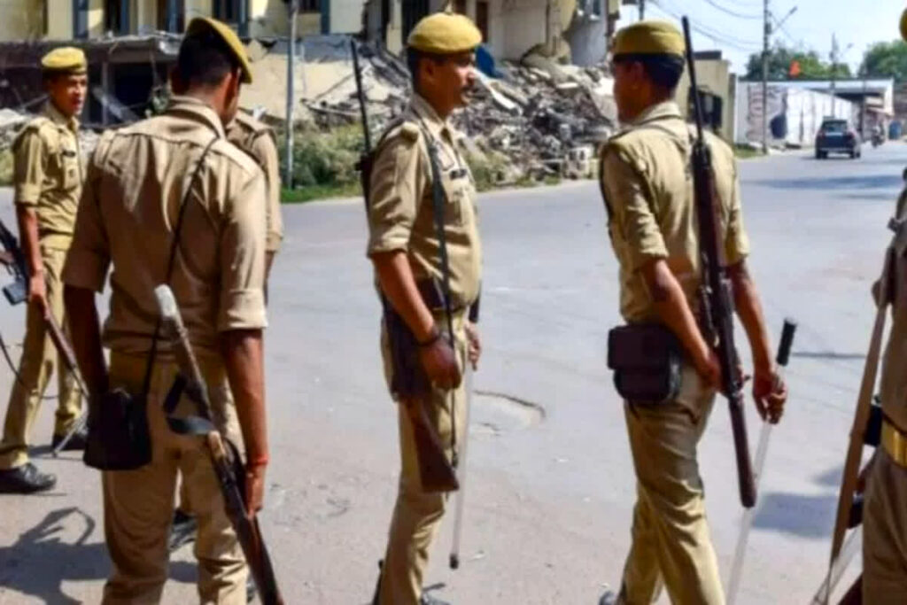 Fraud of lakhs of rupees