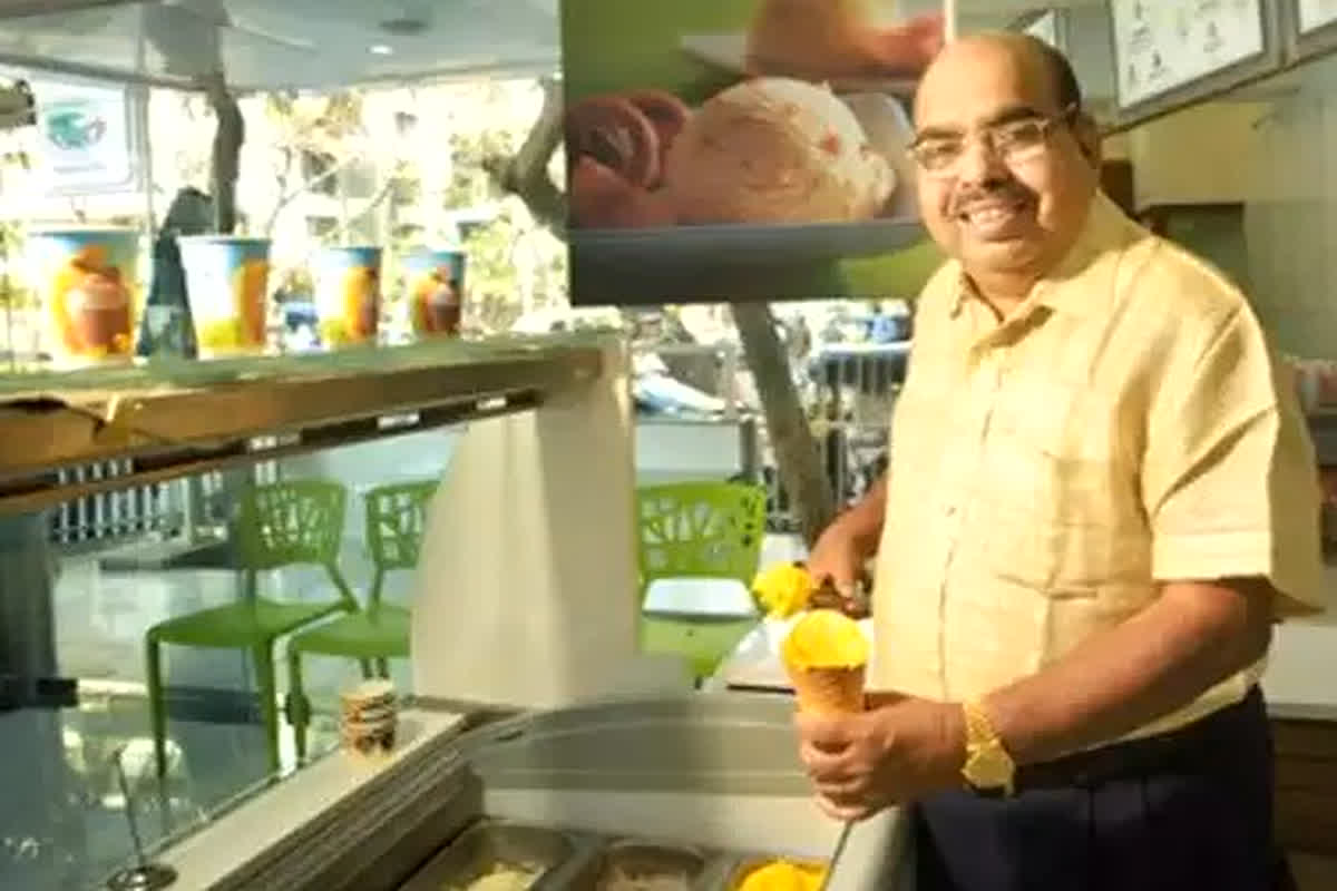 Ice Cream Man Of India: पिता लगाते थे फल का ठेला, बेटे ने खड़ी कर दी 400 करोड़ की कंपनी, जानें रघुनंदन कामथ की सक्सेस स्टोरी…