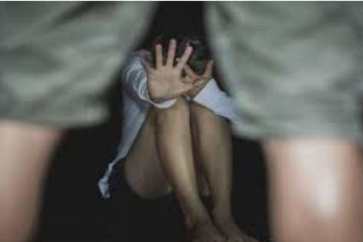 ‘एक मिनट के लिए सेक्स करोगी’, रो पड़ी 19 साल की लड़की, थाने में ही पुलिसवाले ने किया यौन शोषण