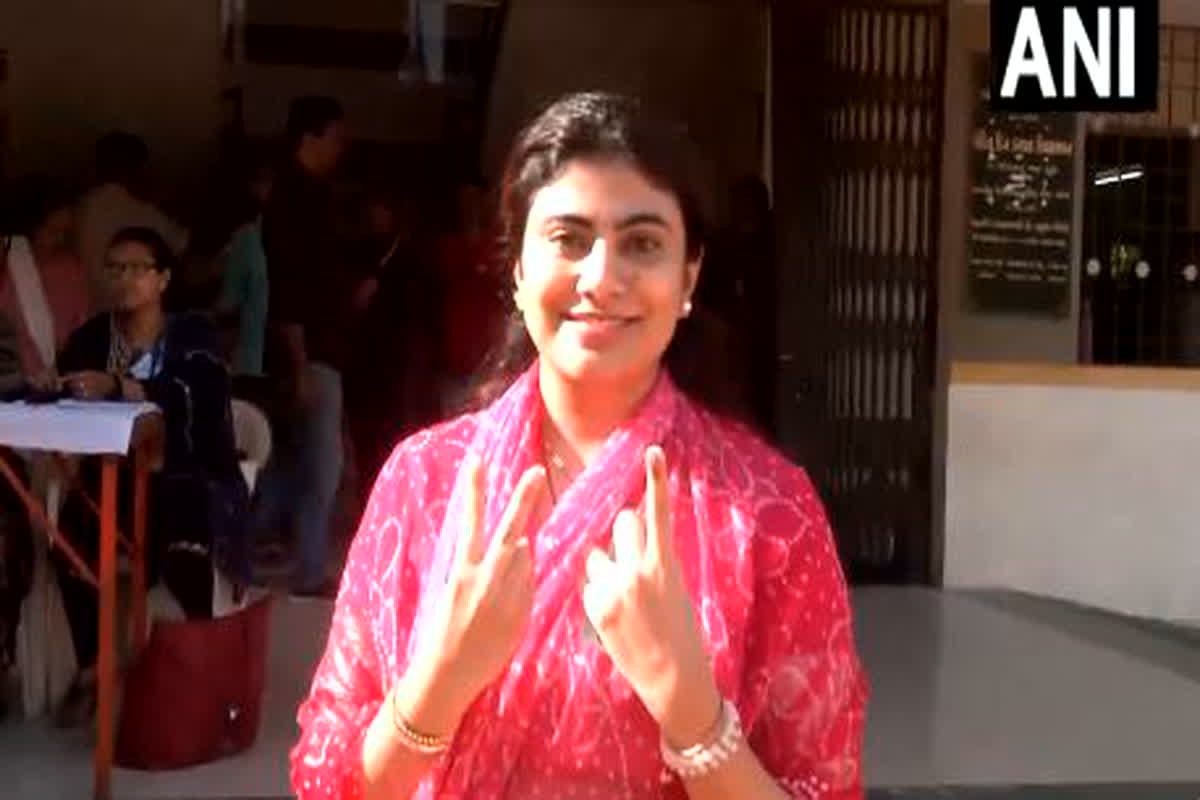 Lok Sabha Election 2024 Voting Live Update: क्रिकेटर रवींद्र जडेजा की पत्नी व जमानगर से भाजपा विधायक रिवाबा जडेजा ने किया मतदान