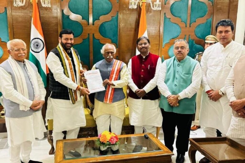 Haryana Congress submits memorandum to Governor