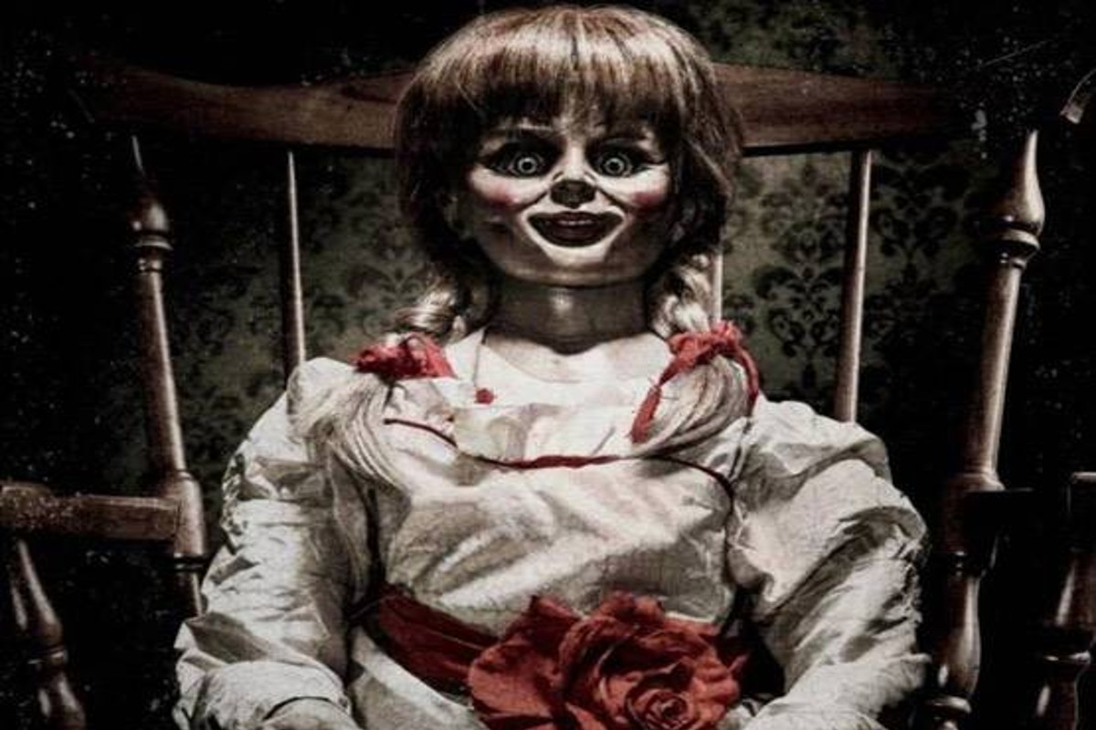 Horror House : किसी भूतिया महल से कम नहीं इस महिला का घर! शापित गुड़िया से लेकर कब्र के पत्थरों से सजाया अपना आशियाना, ये है इसके पीछे ही असली वजह