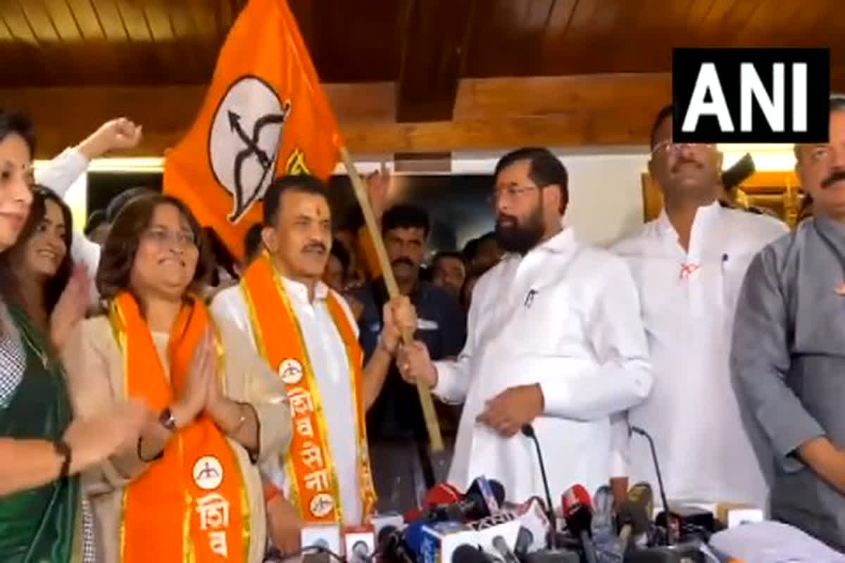 Former Congress Leader Joins Shiv Sena
