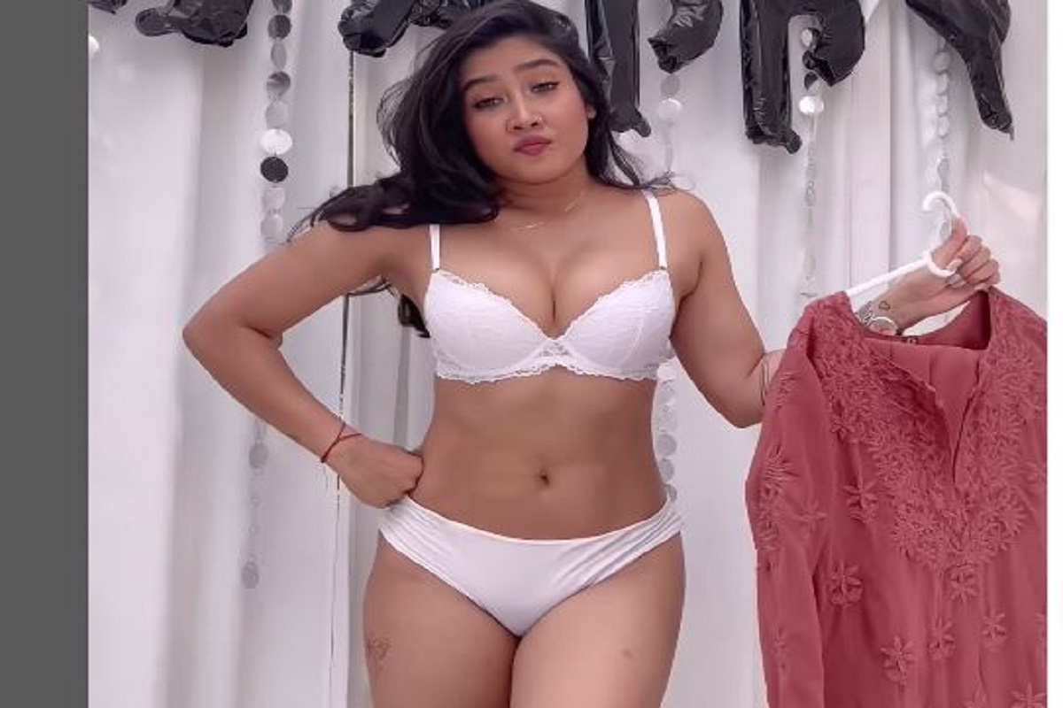 Gujarati girl hot sexy video in HD: गुजराती गर्ल ने शेयर किया हॉट सेक्सी वीडियो, व्हाइट बिकनी में कैमरे के सामने बदले कपड़े