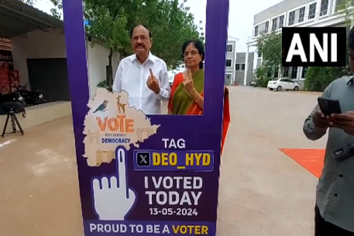 Lok Sabha Election 2024 Voting Live Update: पूर्व उपराष्ट्रपति एम. वेंकैया नायडू ने अपने मताधिकार का प्रयोग कर किया मतदान