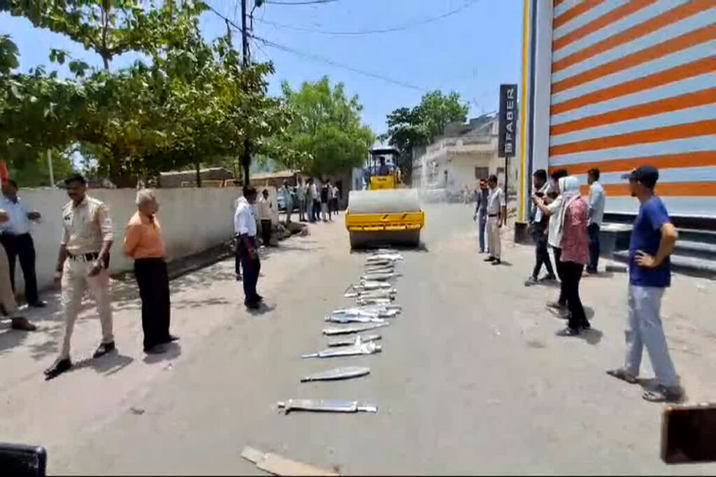 Bulldozer Action on Bullet Silencer