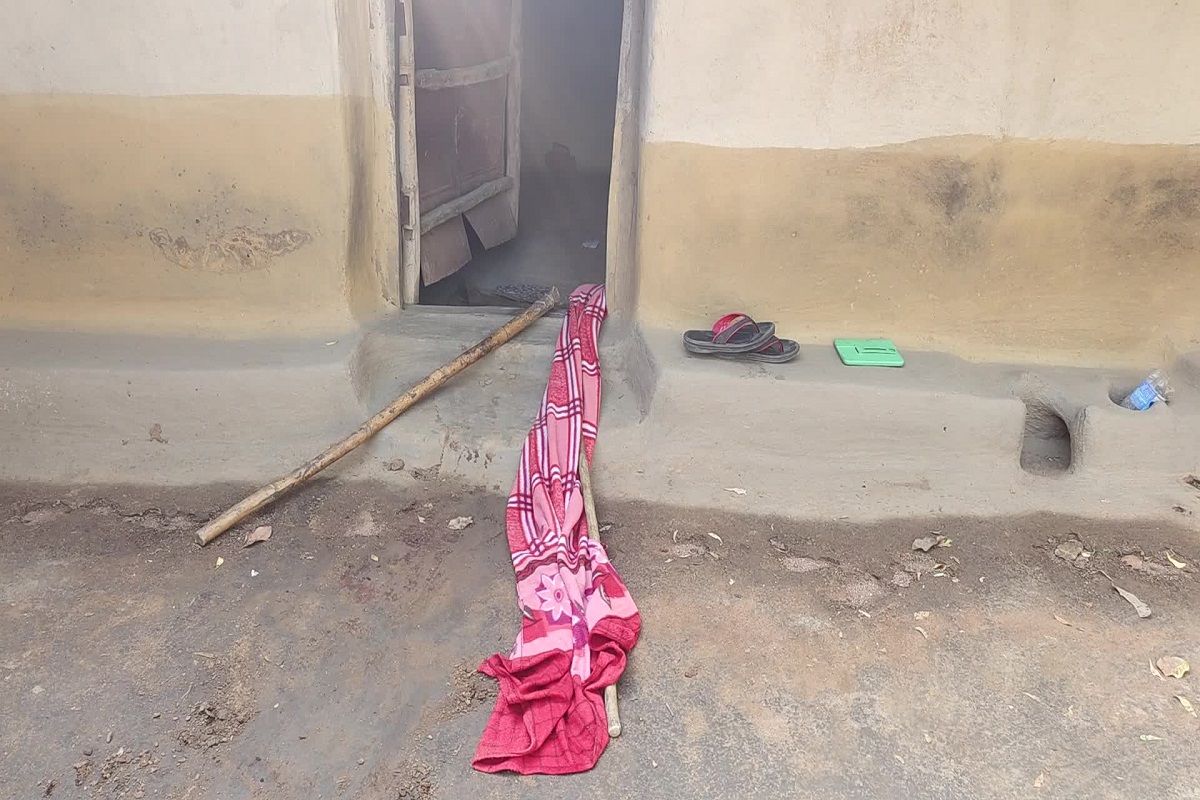 CG News: रात में घर का दरवाजा तोड़ महिला को उठा ले गया जंगल, पहाड़ी में इस हाल में मिला शव