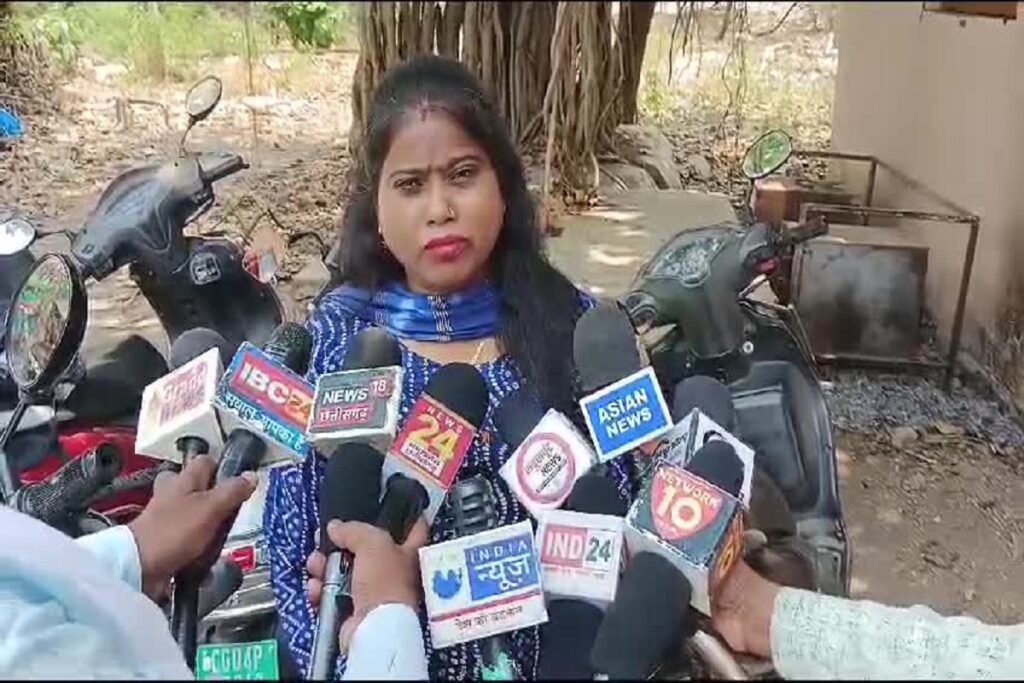 16 girl found in rajnandgaon railway station