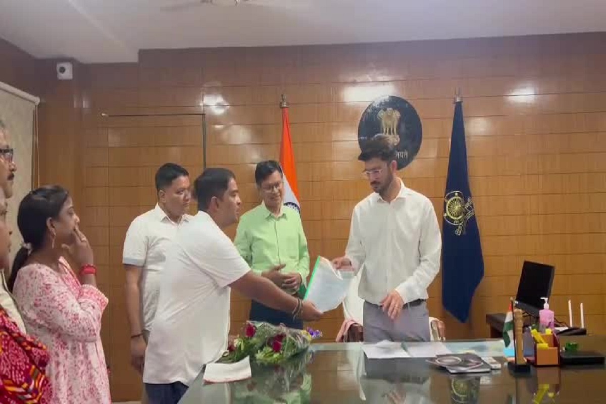 बलौदाबाजार में हिंसा और आगजनी के बाद दहशत में कर्मचारी, कलेक्टर को ज्ञापन देकर की ये मांग