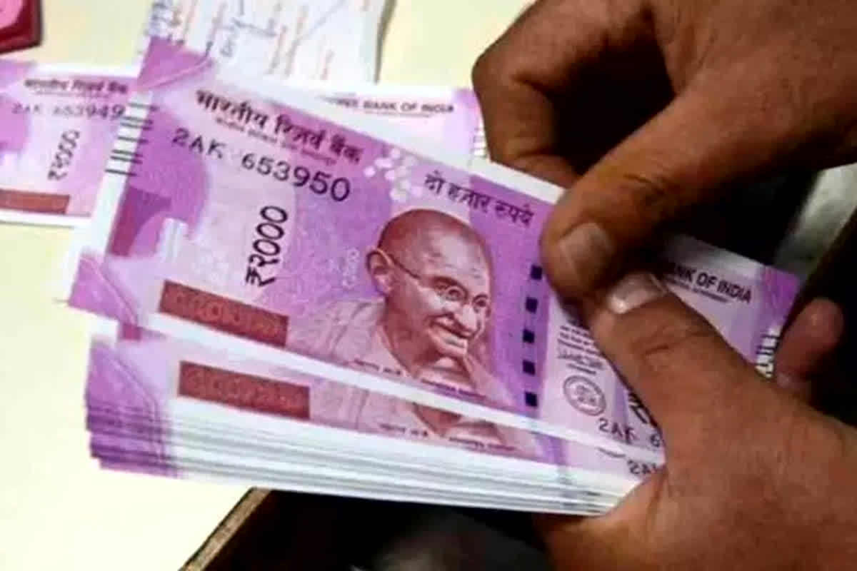 2000 Rupee Note: अब भी 2000 वाले नोट दबाए बैठे हैं लोग, कितने नोट नहीं आए वापस? RBI ने किया खुलासा..