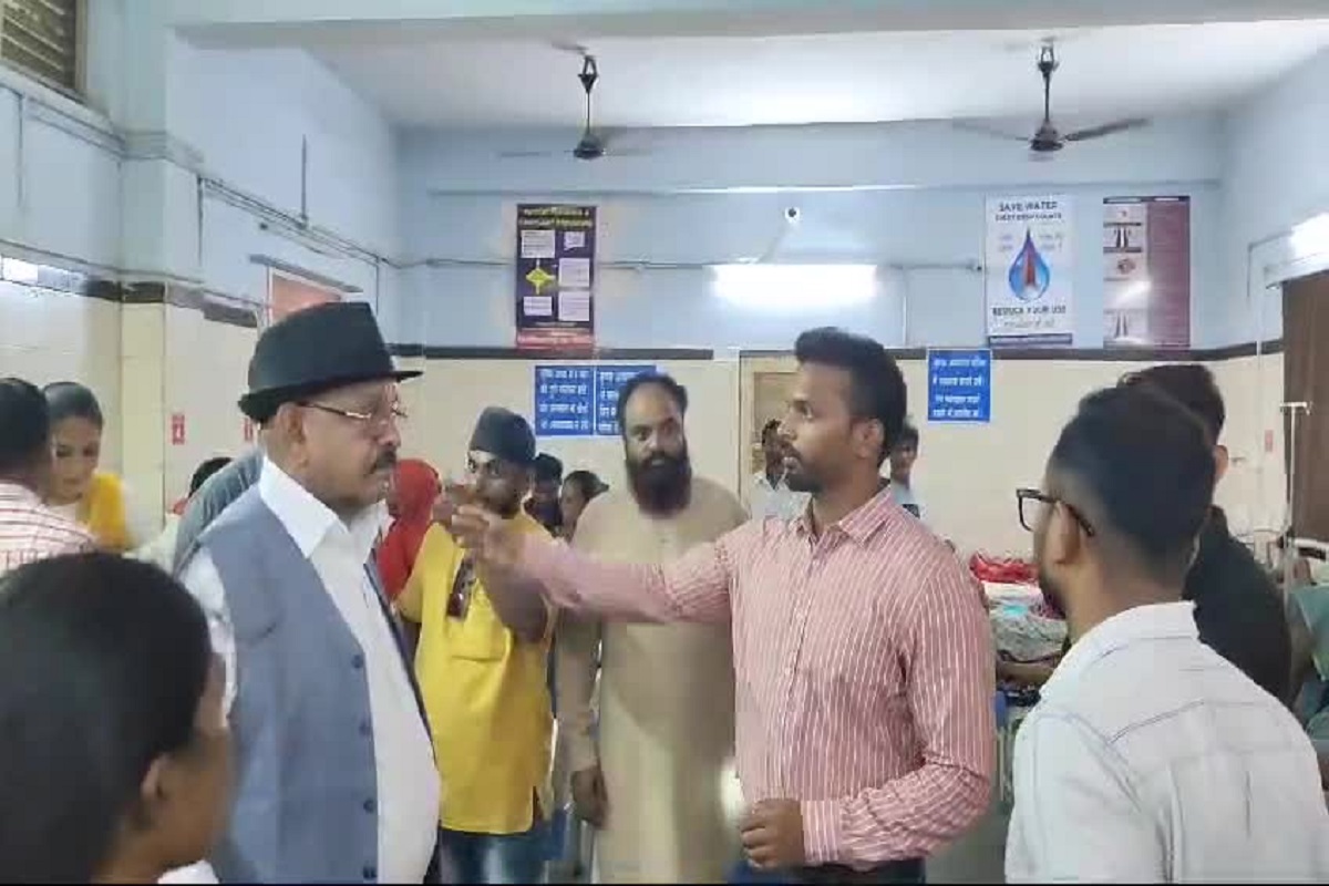 स्वास्थ्य मंत्री के इलाके में बिगड़ा स्वास्थ्य व्यवस्था का हाल, पैसे मांगने पर अस्पताल अधीक्षक निलंबित, डॉक्टरों ने बंद किया काम