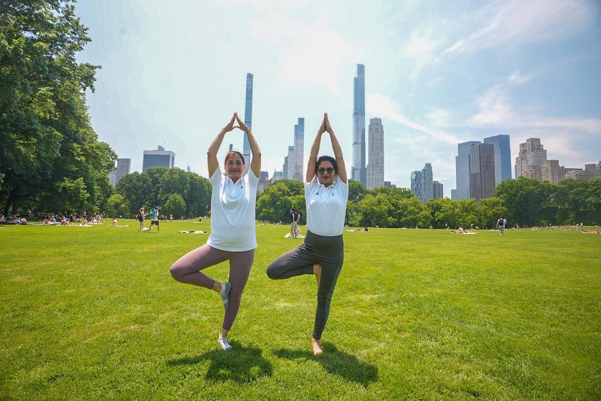 International Yoga Day 2024: योग दिवस पर अमेरिका में दिखा उत्साह, महिलाओं ने सेंट्रल पार्क में किया योग, देखें तस्वीरें