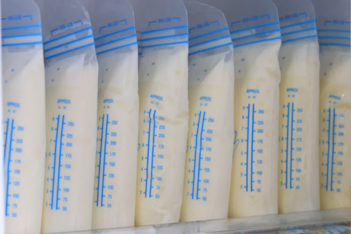 Breast Milk Shop: महिलाओं का दूध बेचने के लिए शख्स ने खोली दुकान, 500 रुपए में बेच रहा था 50 ML, लग गया ताला