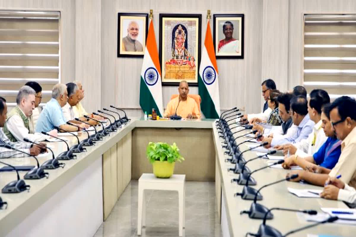 CM Yogi Review Meeting: लोकसभा चुनाव के बाद सीएम योगी की पहली समीक्षा बैठक, मंत्रियों के विभागों पर उठे कई सवाल