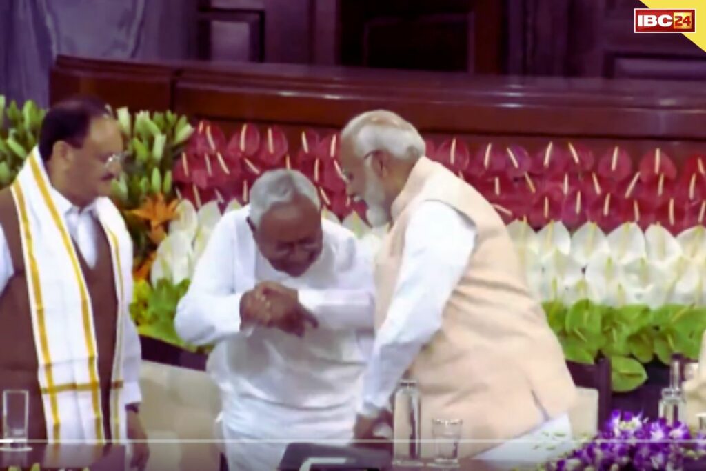 Nitish Kumar touched the feet of Narendra Modi | Narendra Modi was elected the leader of NDA