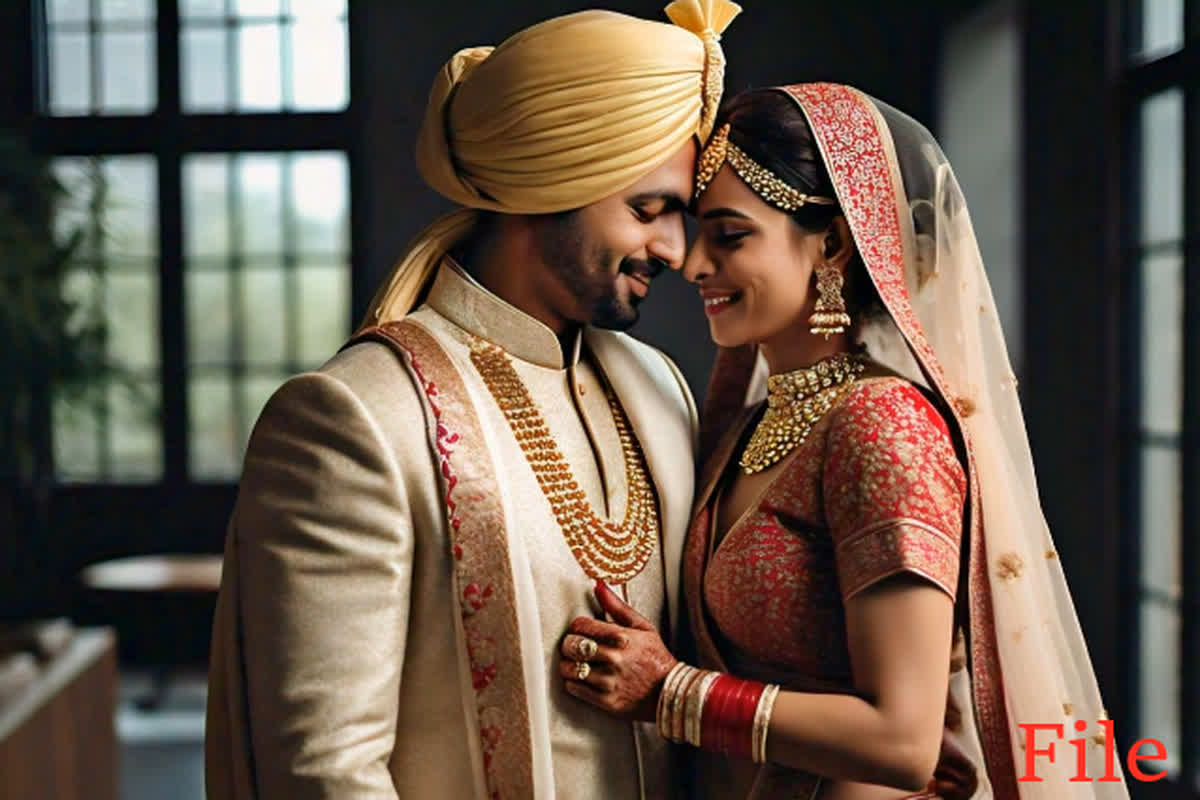 Dulhan Ka Sexy Video: ‘बस आखिरी बार…मेरी शादी होने वाली है’ फेरों से पहले दूल्हे के मोबाइल पर आया आशिक के साथ संबंध बनाते दुल्हन का वीडियो, देखकर उड़े होश