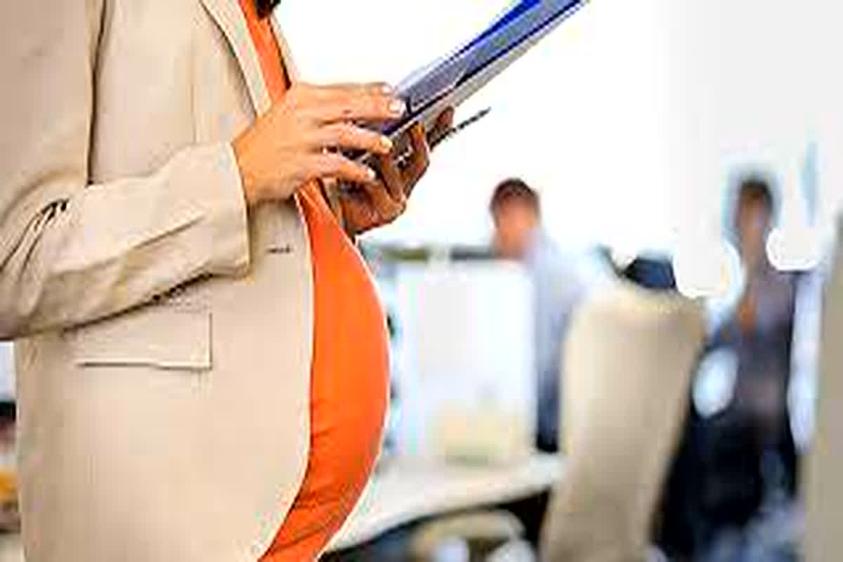 Maternity Leave: मैटरनिटी लीव पर सरकार का बड़ा फैसला, अब सरोगेसी से मां बनने वाली महिलाओं को भी मिलेगी इतने दिन की छुट्टी