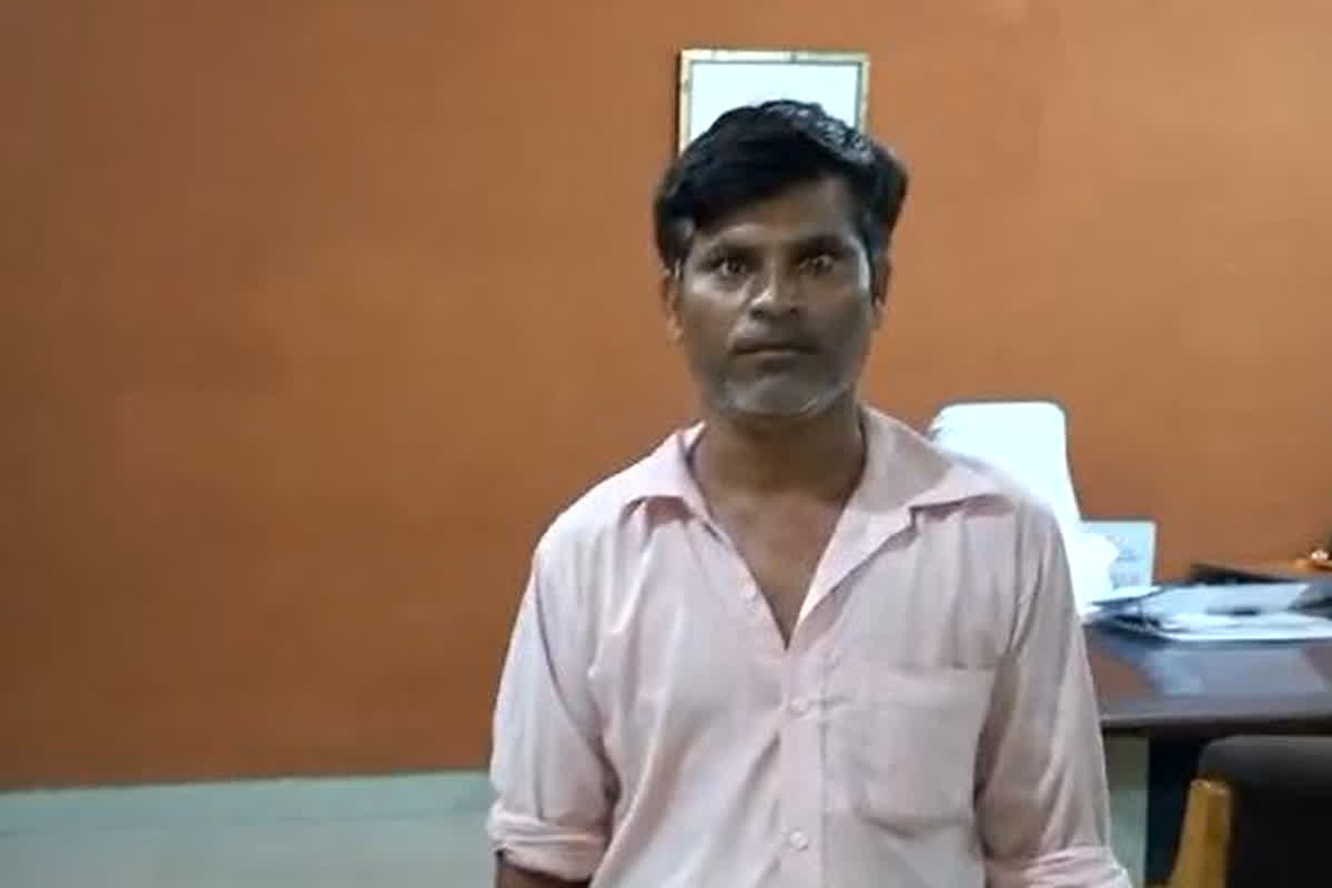 Nana Married Granddaughter: 50 के साल नाना के प्यार में दीवानी हुई नाबालिग नातिन, भागकर कर ली शादी, कहा- रहूंगी तो इन्हीं के साथ