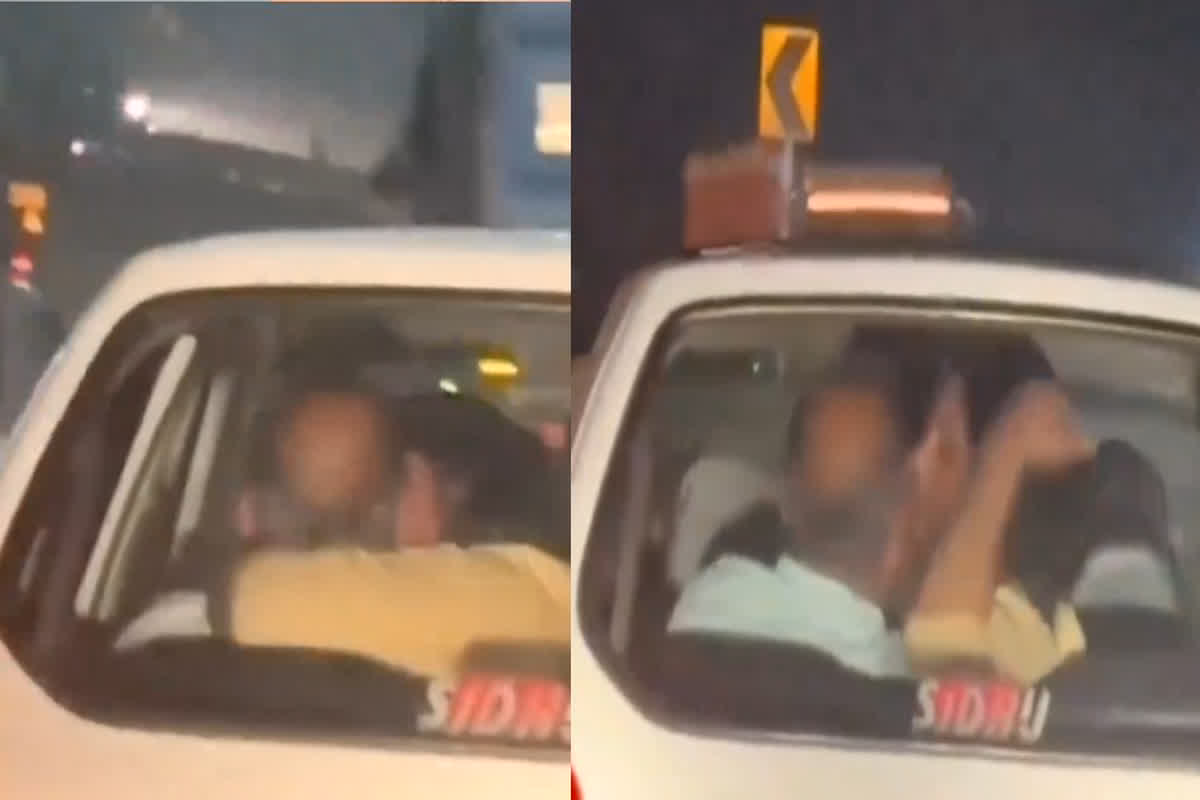 Couple Romance in Running Car: चलती कार में रोमांस कर रहे थे कपल, पीछे वाली कार के ड्राइवर ने वीडियो रिकॉर्ड करके कर दिया वायरल