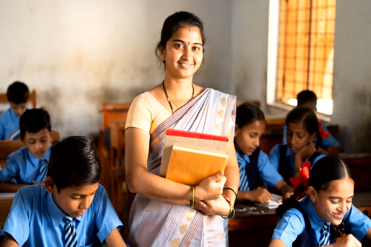 School Shikshak Bank: इन शिक्षकों के लिए गुड न्यूज… जल्द शुरू होने जा रहा स्कूल शिक्षक बैंक, ऐसे टीचर होंगे हिस्सा