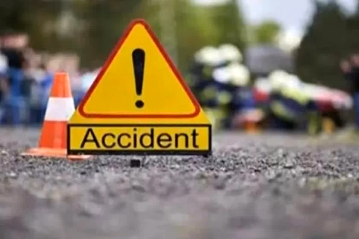 Lucknow-Agra Expressway Accident: गहरी खाई में गिरी यात्रियों से भरी बस, हादसे में 42 लोग घायल, मचा हड़कंप