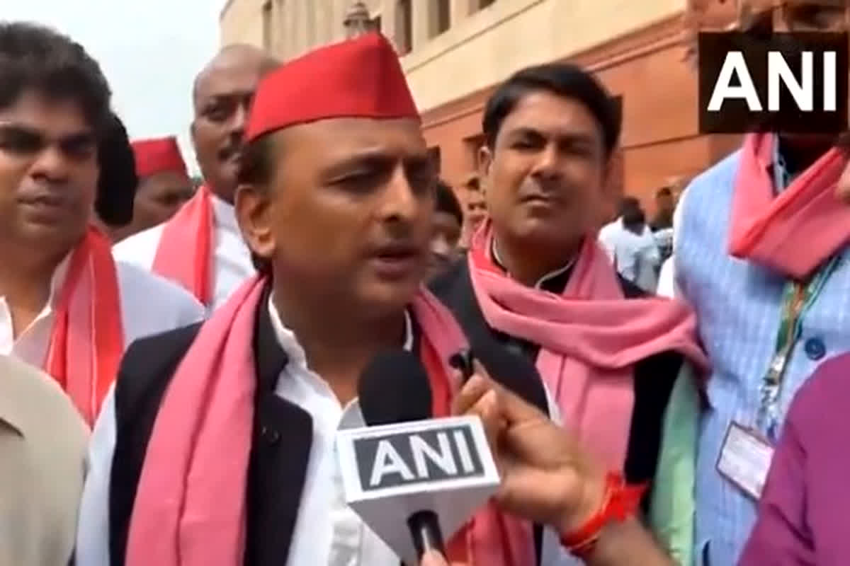 Akhilesh Yadav Statement: क्या बीजेपी लोकतंत्र रक्षक सेनानी का भत्ता दोगुना करेगी? अखिलेश यादव ने केंद्र से मांगा जवाब…